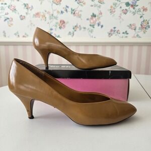 Vintage Women's Pointed-Toe Heels in Tan